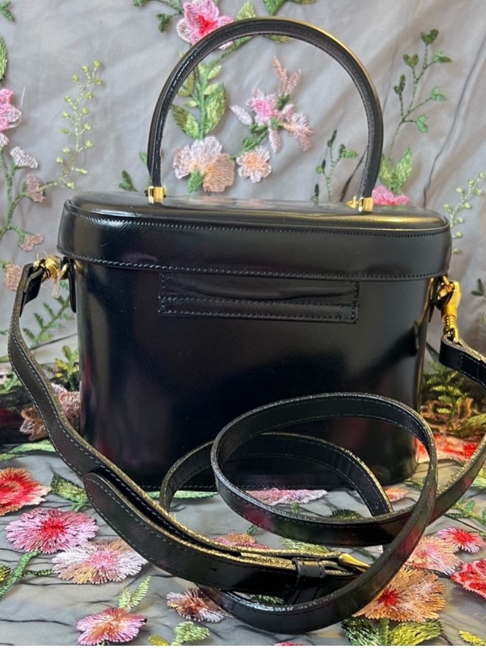 NWT! VERSACE Vanity Bag in Shiny Black Calfskin with Gold Hardware - Picture 9 of 11